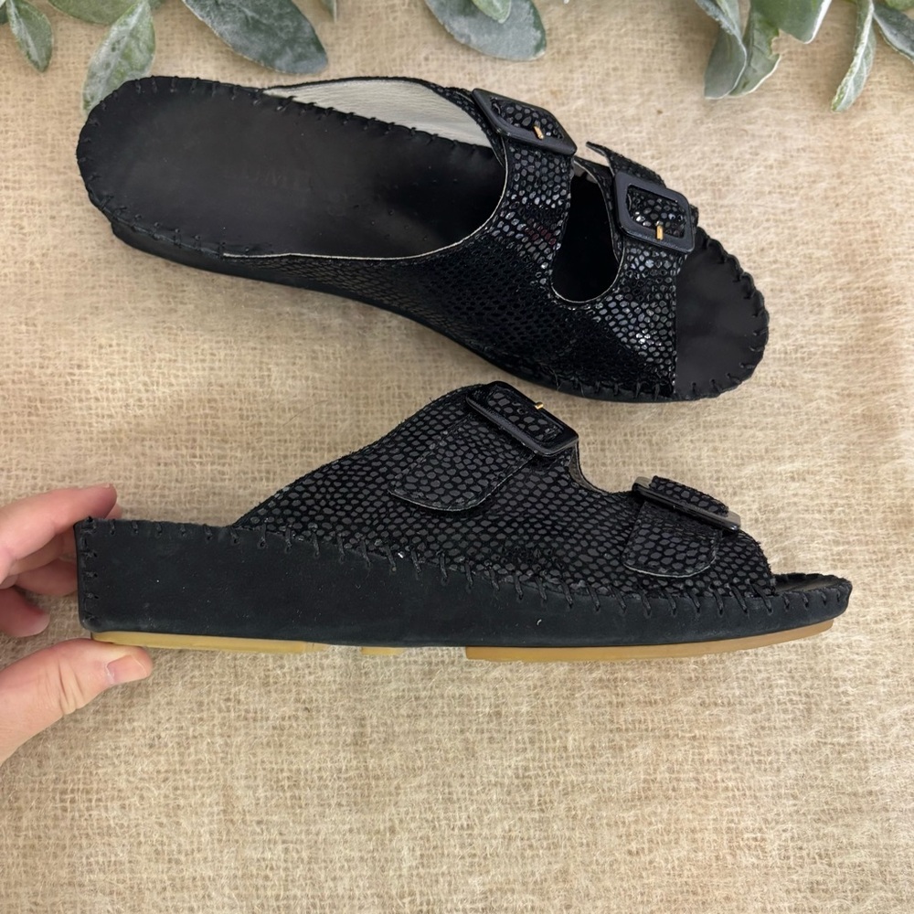 La Plume Jen Black Snake slip on sandals women size 39 8.5 9 with box